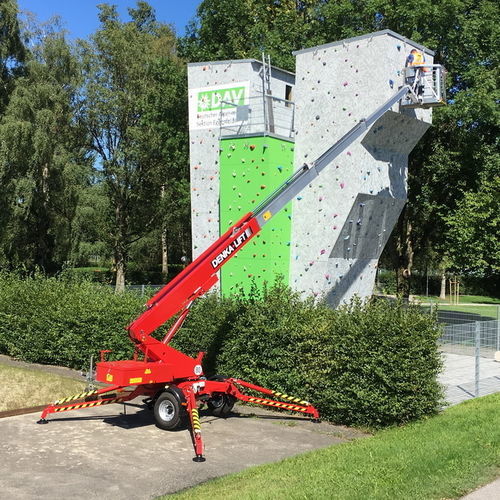 Cesta telescópica de tracción - DENKA•LIFT DK18 - Rothlehner Arbeitsbühnen GmbH - con ruedas / con motor de combustión / para uso exterior