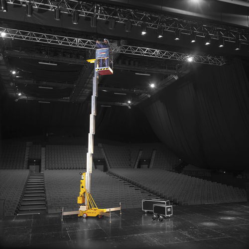 Cesta vertical con ruedas - Quick UP 8 - Rothlehner Arbeitsbühnen GmbH - eléctrica / para interior / compacta