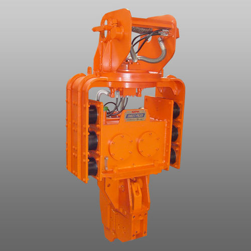 Hincapostes hidráulico - HP series - NPK Europe Mfg.s.r.o. - vibratorio / para tablestaca / montado en una excavadora
