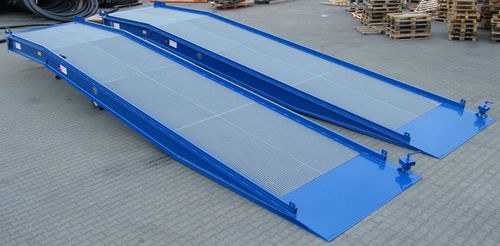 Rampa de carga para plataforma - LB series - AP Machinebouw B.V. - móvil / hidráulica / galvanizada