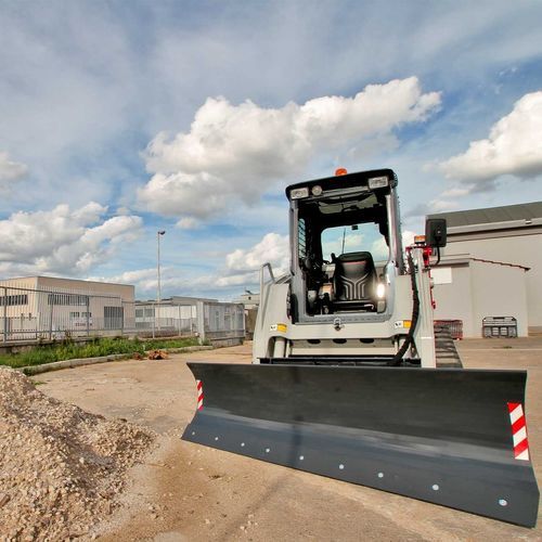 Hoja de bulldozer para minicargadora compacta - T-DOZ series - C&F srl - para manipulador telescópico / para cargadora de ruedas / reclinable
