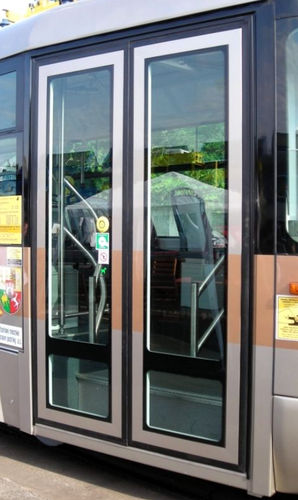 Puerta de tren abatible - ŽOS 4 TRAINS - eléctrica / para tranvías / de entrada