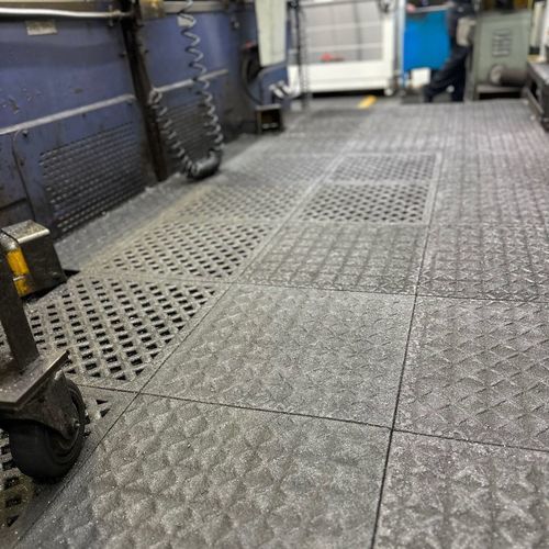 Loseta de PVC - H3 series - Rebourne - de plástico reciclado / de óxido de aluminio / antideslizante