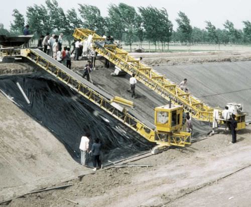 Pavimentadora para hormigón - CF-790 - GOMACO International - con orugas / para canal