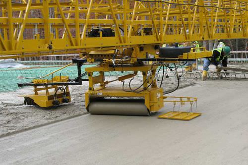 Pavimentadora para hormigón - C-750 - GOMACO International - con neumáticos / para losas de hormigón / para construcciones