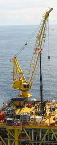 Grúa con soporte - Favelle Favco - de brazo amantillable / para aplicaciones offshore / de elevación