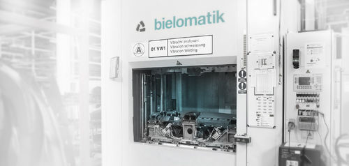 Máquina de soldar vibratoria - bielomatik GmbH - de infrarrojos / servoaccionada / independiente
