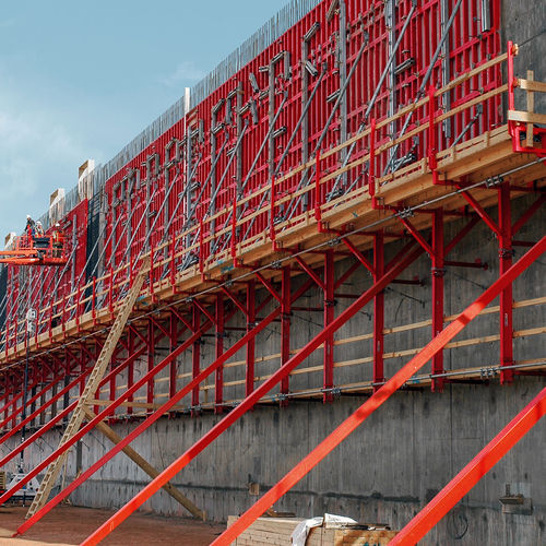 Andamio de trepa - KLK 230 - MEVA Schalungs-Systeme - suspendido / de fachada / modular