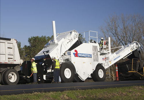 Alimentador de tornillo sin fin - 78,000 lbs (35,380 kg) | SB-2500e/ex - Roadtec - para pavimentadora de asfalto / continuo / móvil
