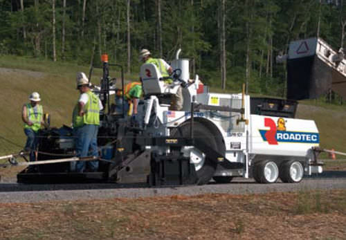 Pavimentadora de asfalto - 10’ (3.0m) | RP-190 - Roadtec - con neumáticos
