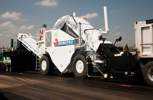 Alimentador de tornillo sin fin - 62,500 lbs (28,350 kg) |  - Roadtec - para pavimentadora de asfalto / continuo / móvil