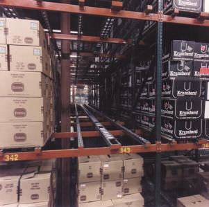 Sistema de estanterías para depósito de almacenamiento - max. 3 000 lb | Gravity - Ridg-U-Rak - dinámico / para cajas / con paleta