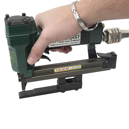 Grapadora neumática - 110-16 RF - Ferplast - para embalaje en caja de cartón / de cartón / para mercaderías
