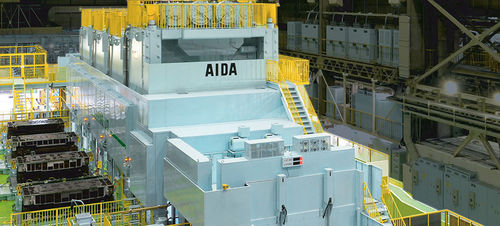 Línea de prensas hidráulica - Aida S.r.l. - para la industria del automóvil / automática