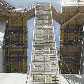 Torre de andamio suspendido - 250 - DOKA - de fachada / modular / para escaleras