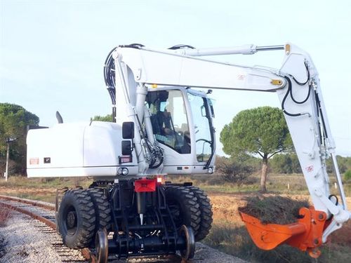 Excavadora intermedia - 20TRR  - UNAC - con neumáticos / Tier 3 / para obra de construcción
