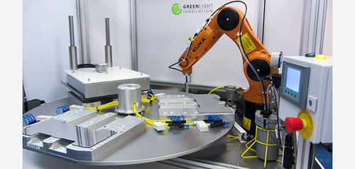 Ensambladora robotizada - Greenlight Innovation Corp. - para aplicaciones industriales / con mesa rotativa