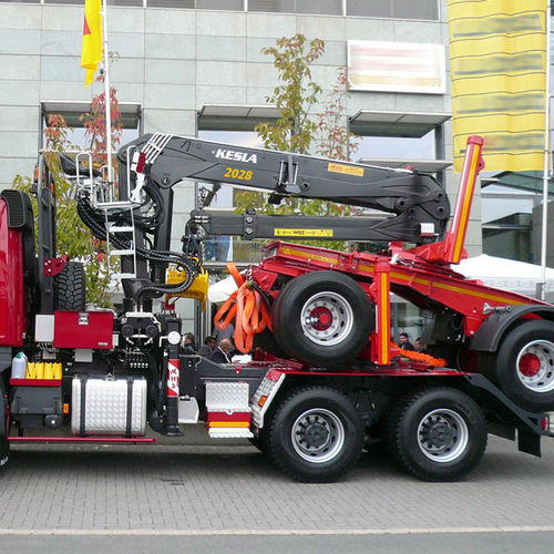 Grúa montada sobre camión - 2028 series - Kesla Oyj - de mástil / forestal