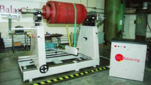Máquina equilibradora horizontal - B100 - IRD Balancing - con cojinetes flexibles / neumático / modular