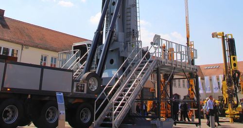 Perforadora para orificio profundo - RB-T 135 - BAUER Maschinen GmbH - móvil / rotativa / hidráulica