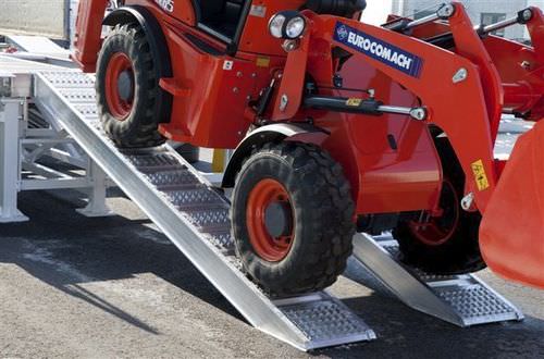 Rampa de carga de aluminio - 2 500 - 4 500 mm, 3 000 - 12 173 kg - C.L.M