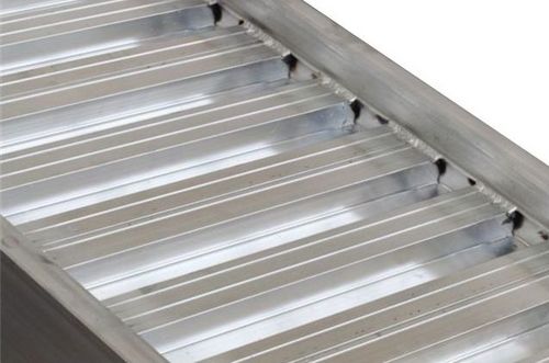 Rampa de carga de aluminio - 2 500 - 5 000 mm, 1 500 - 7 420 kg - C.L.M