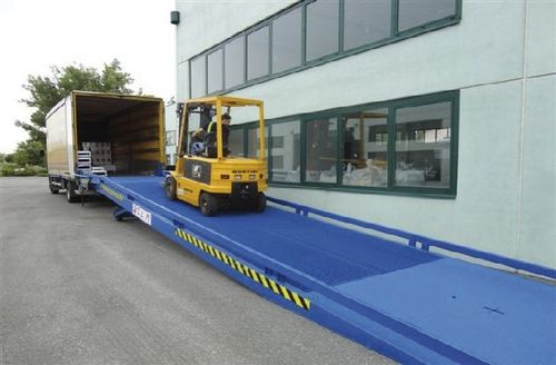 Rampa de carga móvil - 12 000 mm, 6 000 - 10 000 kg - C.L.M - electrohidráulica