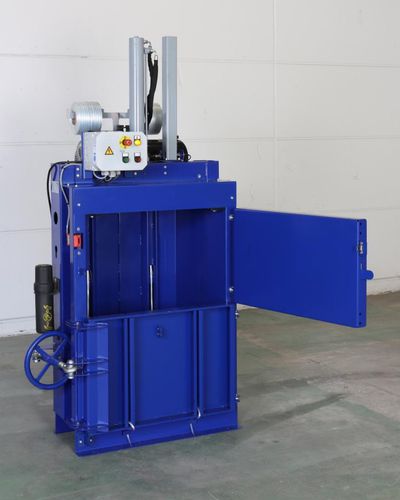 Prensa de balas para cartón - BalePress 4 CD - Strautmann Umwelttechnik - para residuos / vertical / de carga frontal