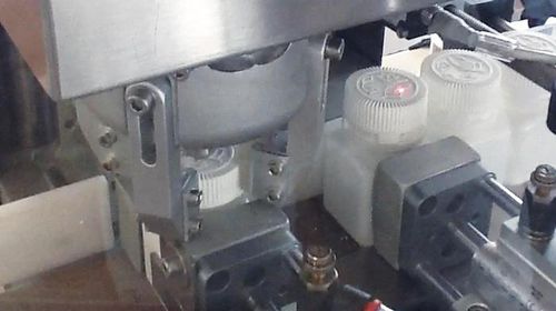 Tapadora-enroscadora para productos farmacéuticos - TB - PMR System Group - lineal / asistida por ordenador / para tapón de rosca de plástico