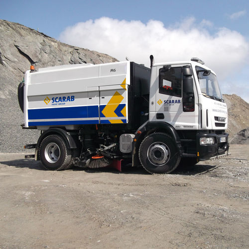 Barredora montada en camión - M6 - Scarab Sweepers - hidráulica / con motor diésel / de calle