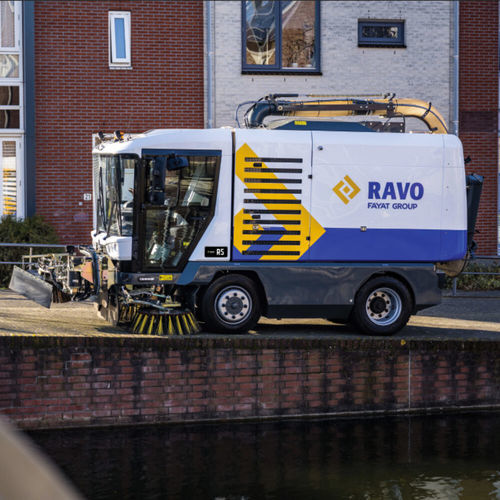 Barredora mecánica con operador a bordo - RAVO R5 - Scarab Sweepers - de calle / diésel / con motor de combustión