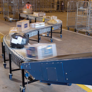 Transportador de rodillos motorizados - Caljan Rite-Hite - horizontal / de transporte / extensible