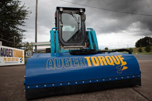 Barredora para minicargadora compacta - Auger Torque Europe Ltd. - con motor hidráulico