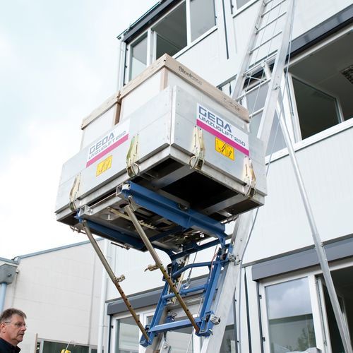 Montecarga con accionamento eléctrico - 200 Series - GEDA GmbH - móvil / de columna