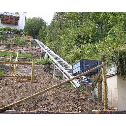 Montecarga mecánico - SLOPELIFT - GEDA GmbH - motorizado / para el sector de la construcción / para material de construcción