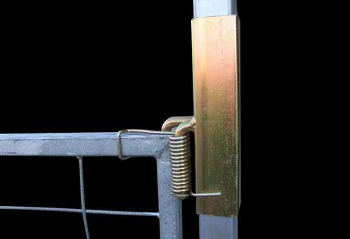 Portón pivotante - Spring Gate - SGA - Integrity Worldwide Inc.