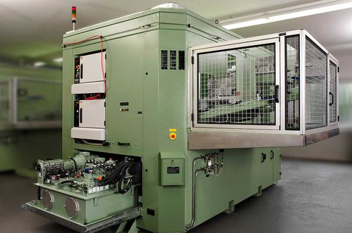 Célula de desbarbado con cepillo - WMS-engineering Werkzeuge-Maschinen-Systeme GmbH - para aplicaciones automovilísticas