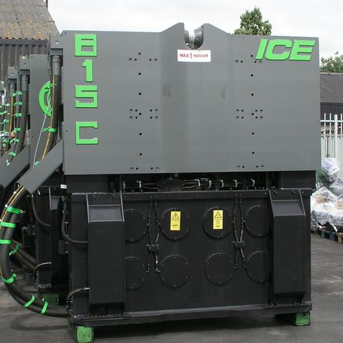 Hincapostes hidráulico - 815C - International Construction Equipment BV
