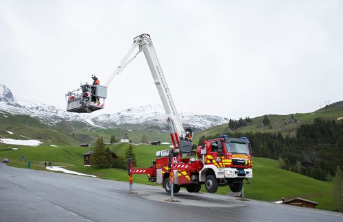 Cesta telescópica móvil - F 32 TLK - Bronto Skylift Oy Ab - diésel
