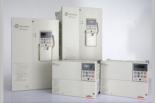 Variador AC digital - Shihlin Electric & Engineering Corporation - montado en panel