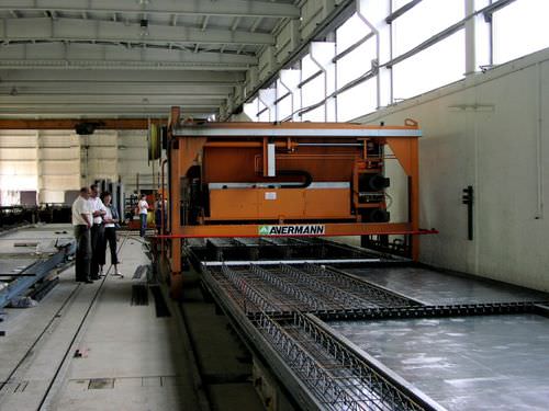 Mesa vibratoria - AVERMANN Maschinenfabrik GmbH & Co. KG
