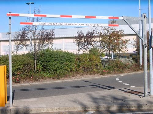Barrera de estacionamiento - 2.5 m - Avon Barrier - fija / con restricción de altura / de limitación de altura