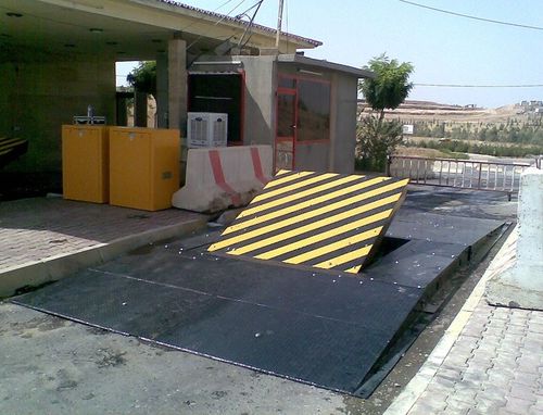 Bolardo retráctil hidráulico - 4 000 x 9 200 x 240 mm, 6 s, PAS 68 | RB980CR - Avon Barrier - road-blocker