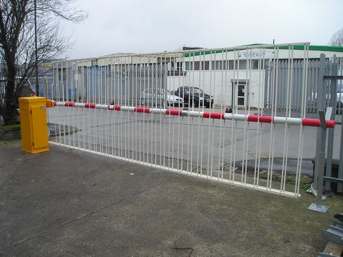 Barrera de estacionamiento - EB950 - Avon Barrier - levadiza / con reja metálica