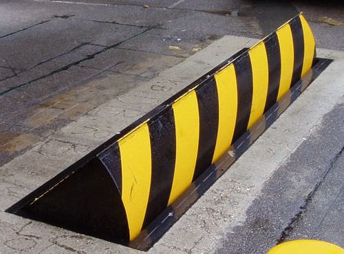Bolardo retráctil hidráulico - 2 150 x 735 x 570 mm | RB680 - Avon Barrier - road-blocker