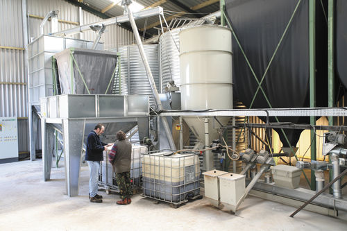 Silo de fondo cónico - SILOTEC - soldado / para polvo / de judías verdes