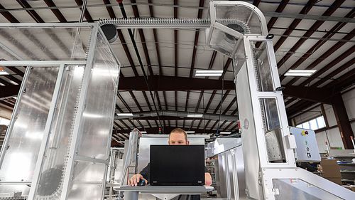 Transportador aéreo - Körber Pharma - de transporte / modular / para la industria farmacéutica