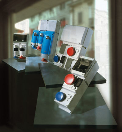 Tomacorriente de pared - ADVANCE2 series - SCAME PARRE S.p.A. - empotrable / IP44 / con cierre