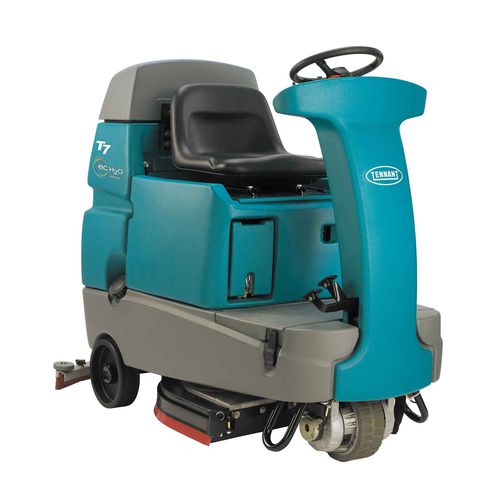 Fregadora con operador a bordo - T7+ - Tennant - alimentada por batería / de ahorro energético