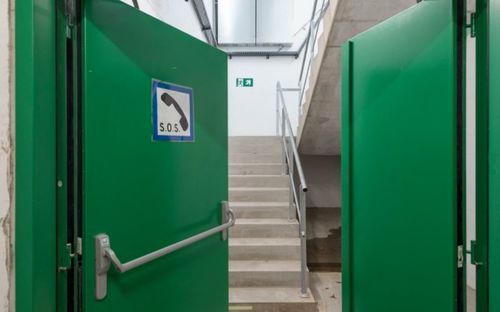 Puerta abatible - HEINEN SONDERMASCHINENBAU Neustadt GmbH - para interior / rápida / cortafuegos